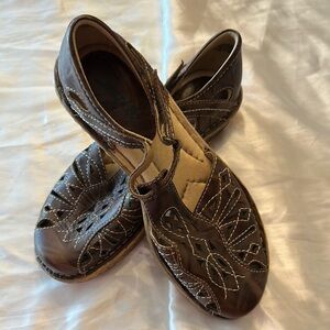 Earth Women's Brown Leather Flats